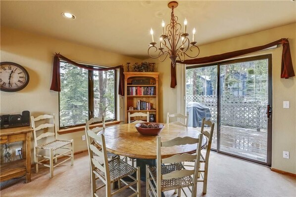 House, 3 Bedrooms | In-room dining