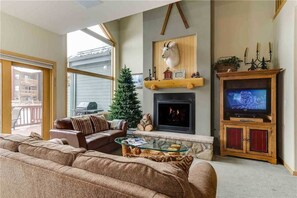 Living area - Pines 99 Town House (Breckenridge)
