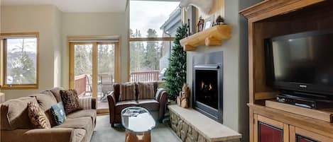 House, 4 Bedrooms | Living area