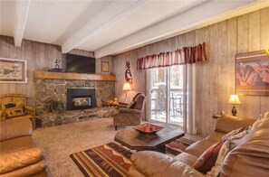 Apartment, 2 Bedrooms | Living room