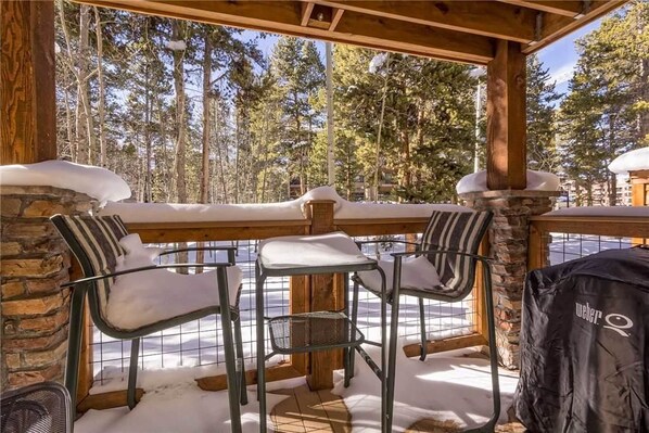 Apartment, 2 Bedrooms | In-room dining