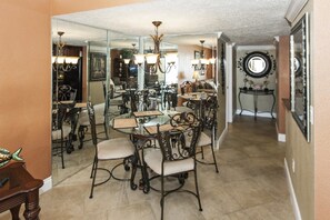 Condo, 2 Queen Beds, Sea View (Mariner West 209 (1/2)) | In-room dining
