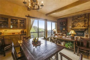 House, 4 Bedrooms | In-room dining