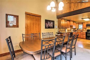 House, 3 Bedrooms | In-room dining