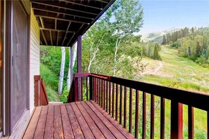 Maison, 3 chambres | Balcon