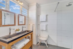 Bathroom - Bonaire Oceanfront Apartments (Kralendijk)