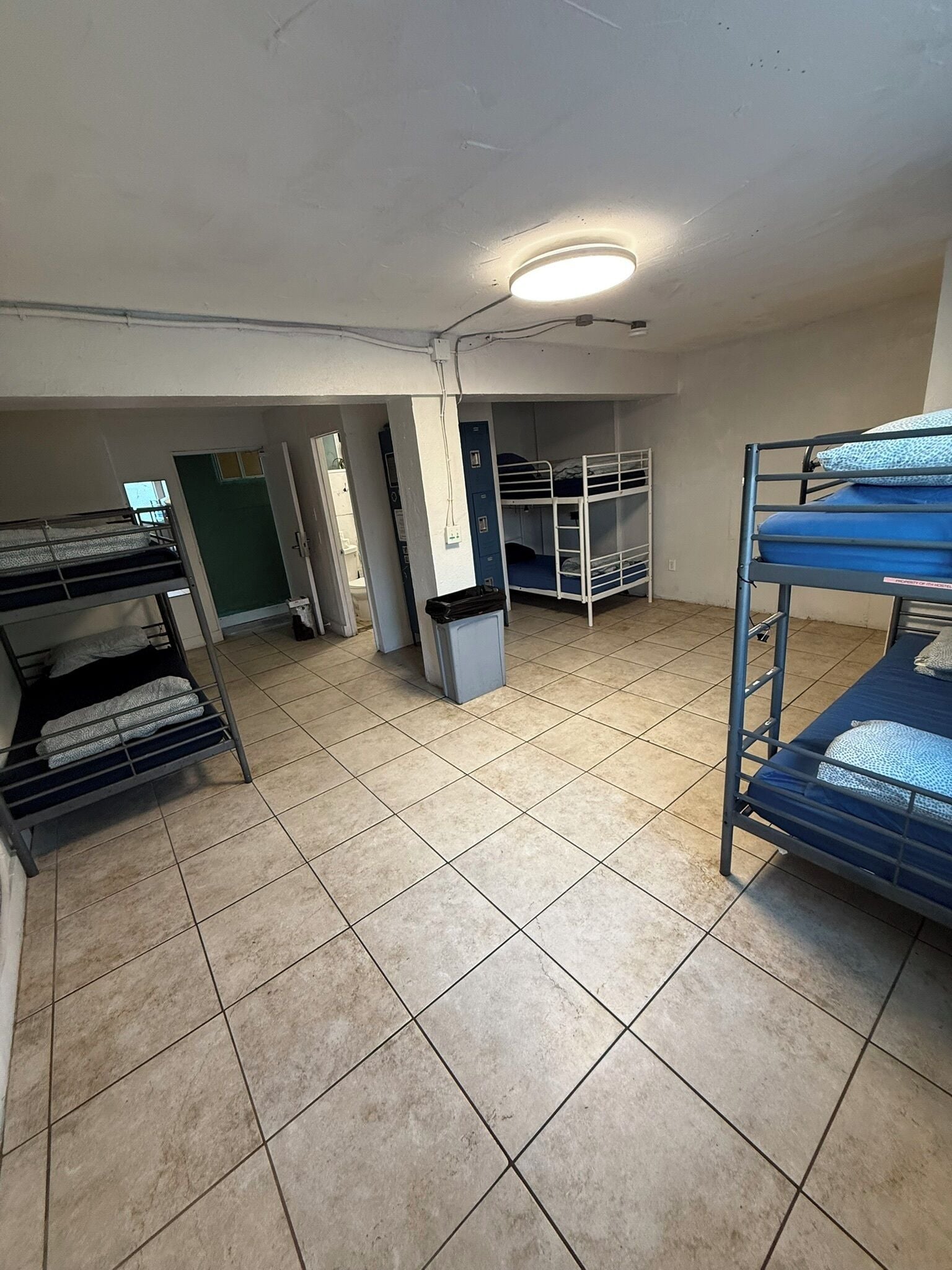 Single Bed in a 12 Bed Mixed Dorm with Private Bathroom | Wi-Fi ฟรี, ผ้าปูที่นอน