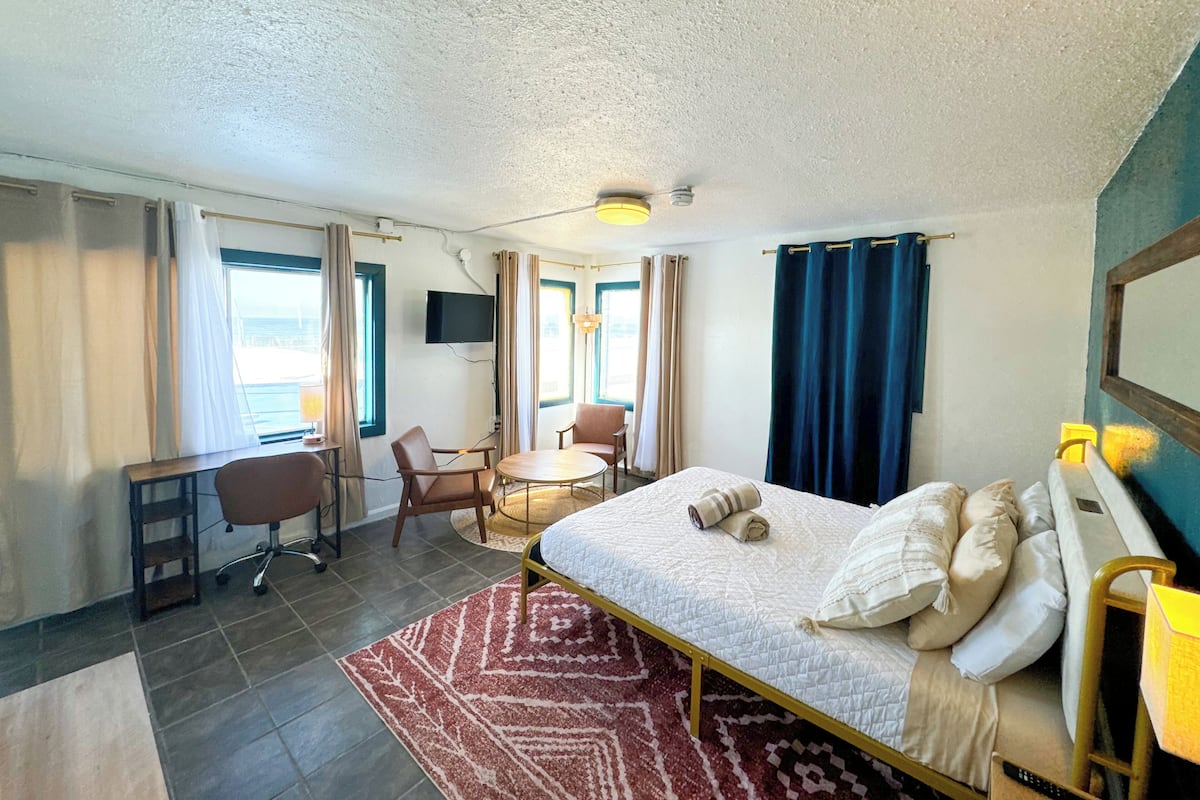 Deluxe Room | 1 bedroom, free WiFi, bed sheets