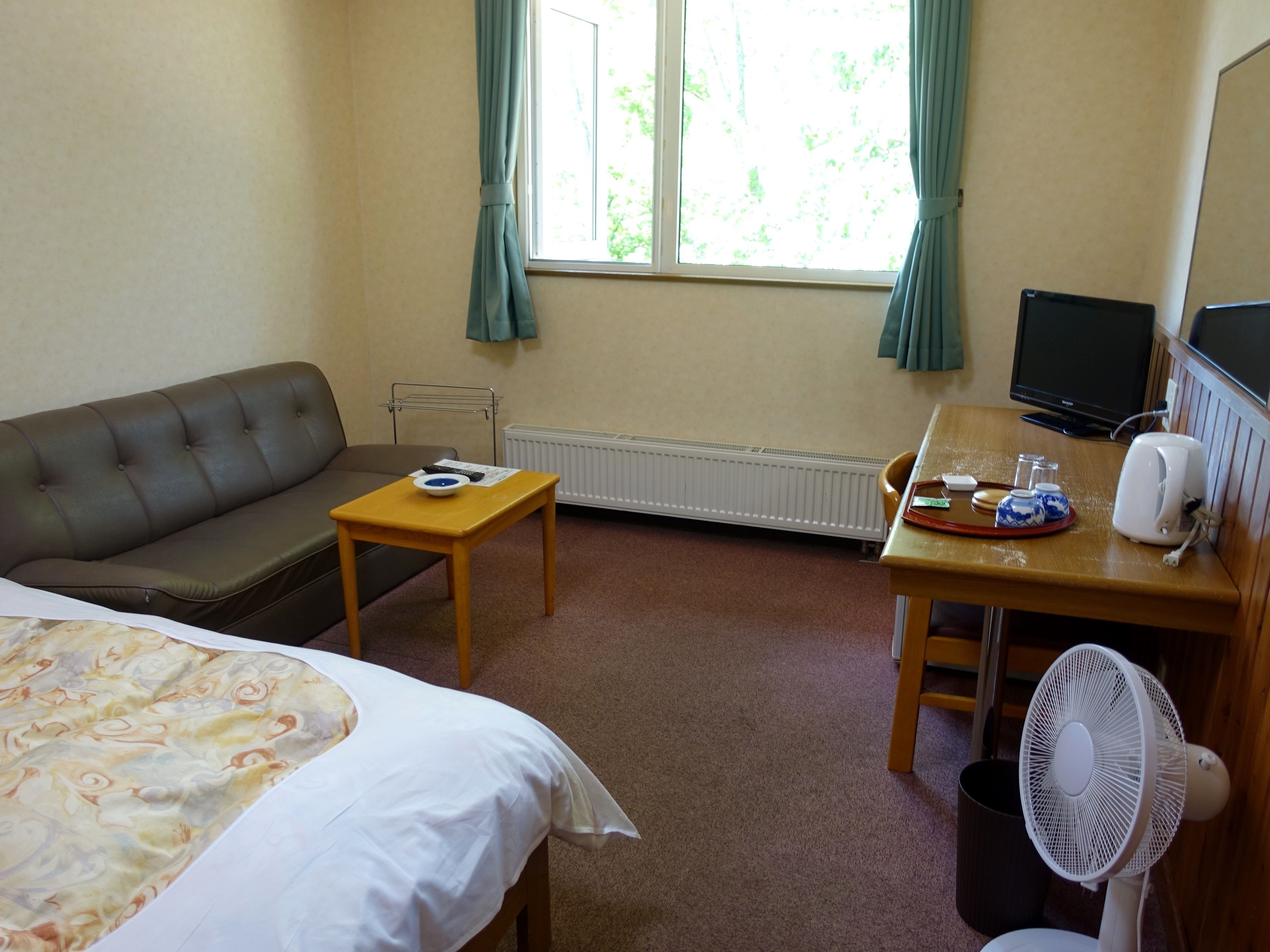 twin room, non smoking | 1 bedroom, in-room safe, blackout curtains, free wifi