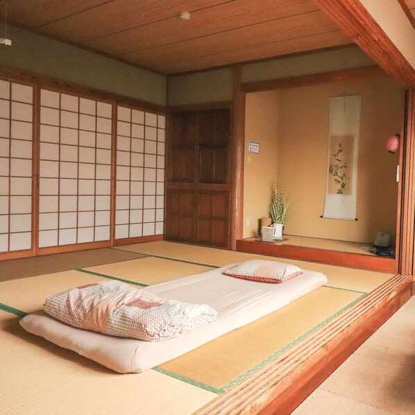Traditional Quadruple Room, Shared Bathroom