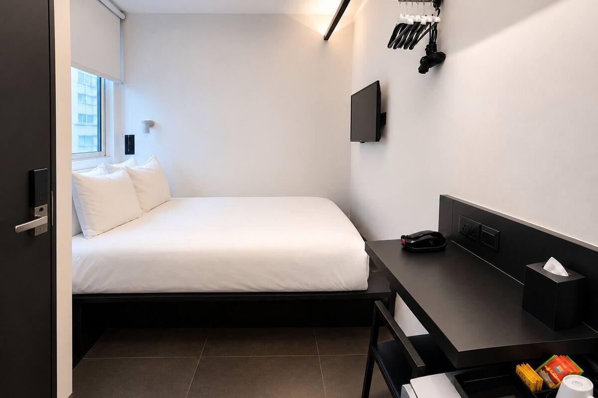 Small Double Room | Premium bedding, in-room safe, desk, WiFi (free)