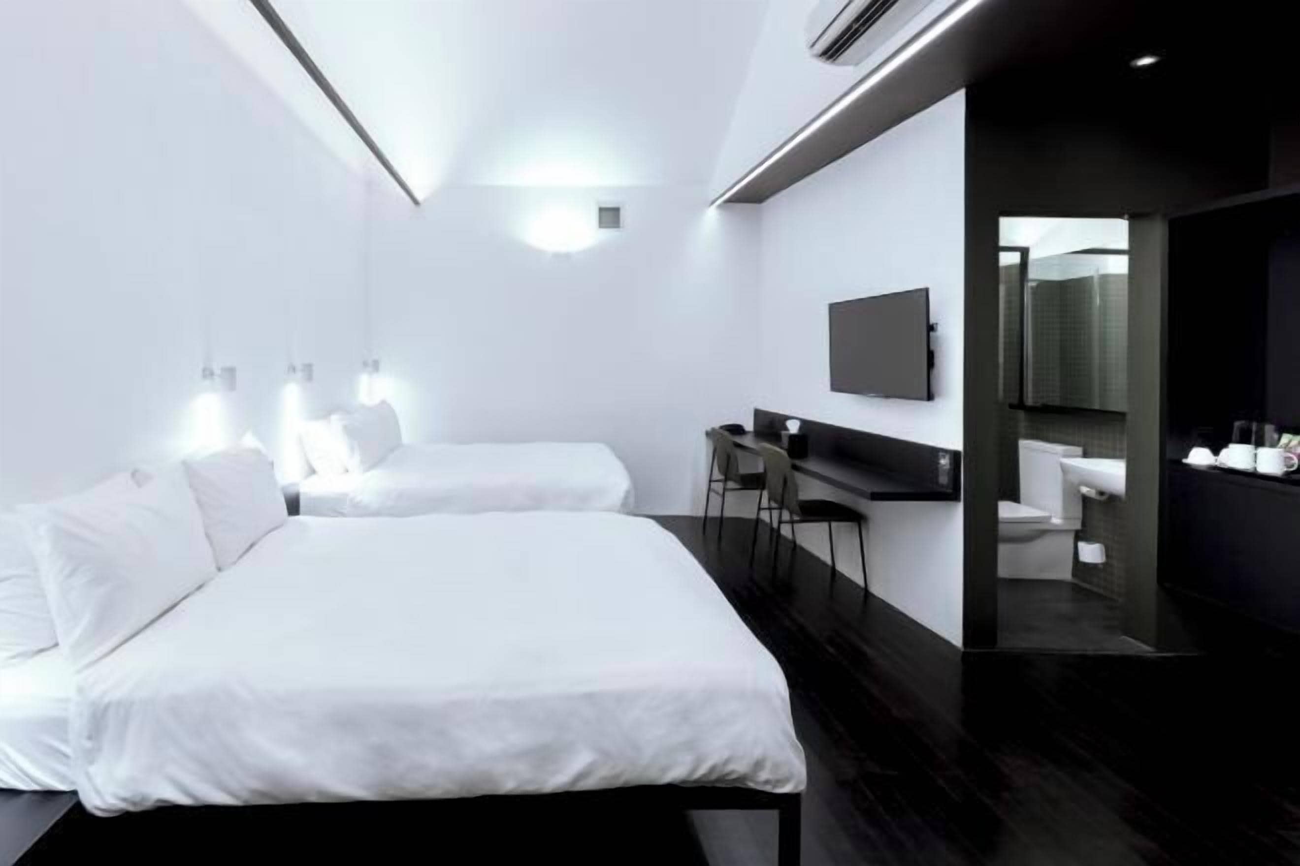  高級寢具、客房內保險箱、書桌、免費無線上網