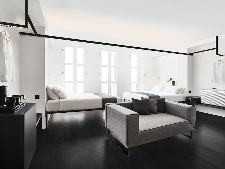 Family Plus | Premium bedding, in-room safe, desk, free WiFi