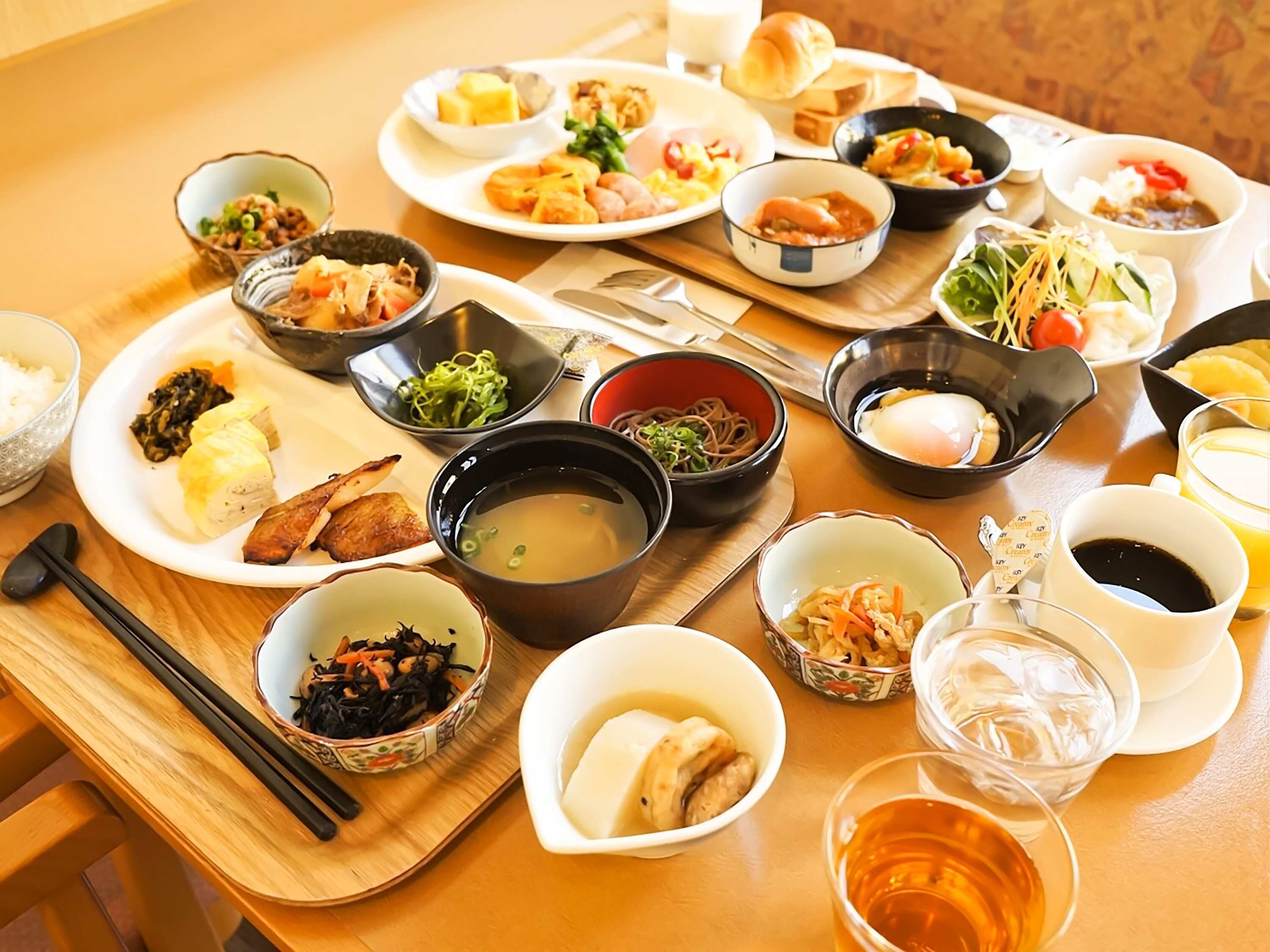 Daily buffet breakfast (JPY 1500 per person)