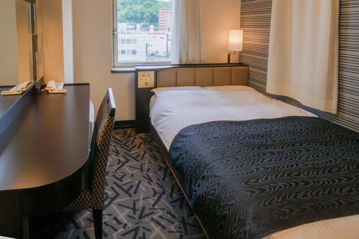 Down duvets, desk, free WiFi, bed sheets