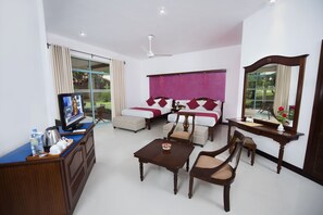 Deluxe Room | Minibar, in-room safe, desk, iron/ironing board - Mandara Rosen (Kataragama)