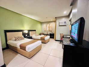 Economy kamer | Een minibar, een kluis op de kamer, een bureau