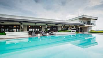 Outdoor pool, pool loungers