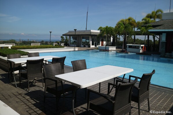 Outdoor pool, pool loungers