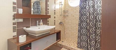 Free toiletries, hair dryer, towels