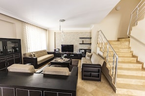 Villa | 4 bedrooms, premium bedding, desk, iron/ironing board
