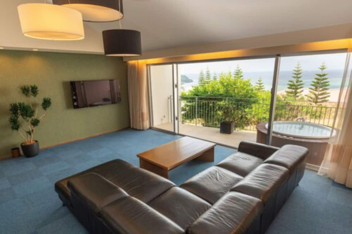 Luxury Condo, 2 Bedrooms, Kitchen, Ocean View (Forest)