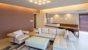 Luxury-Apartment, 2 Schlafzimmer, Terrasse, Meerblick (Umi) | 2 Schlafzimmer, hochwertige Bettwaren, individuell dekoriert