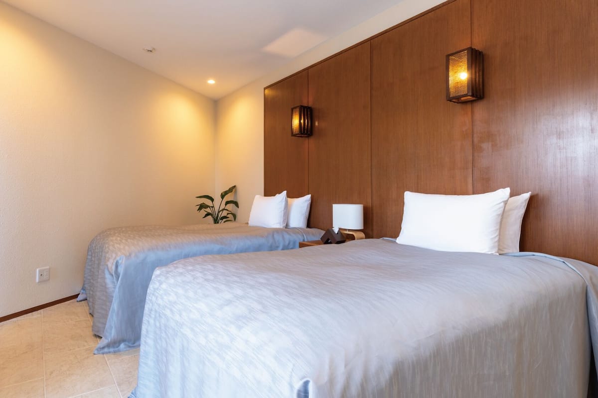 2 bedrooms, premium bedding, desk, free WiFi