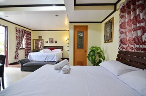 Family Room | Desk, WiFi - CittaVivere Suites (Tagaytay)
