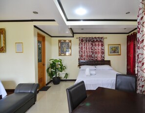 Family Room | Desk, WiFi - CittaVivere Suites (Tagaytay)
