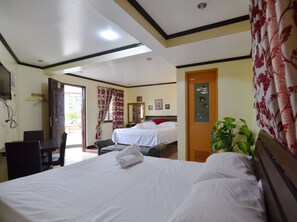 Family Room | Desk, WiFi - CittaVivere Suites (Tagaytay)
