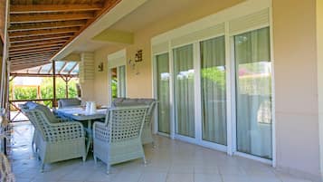 1 dormitorio, ropa de cama de alta calidad, escritorio