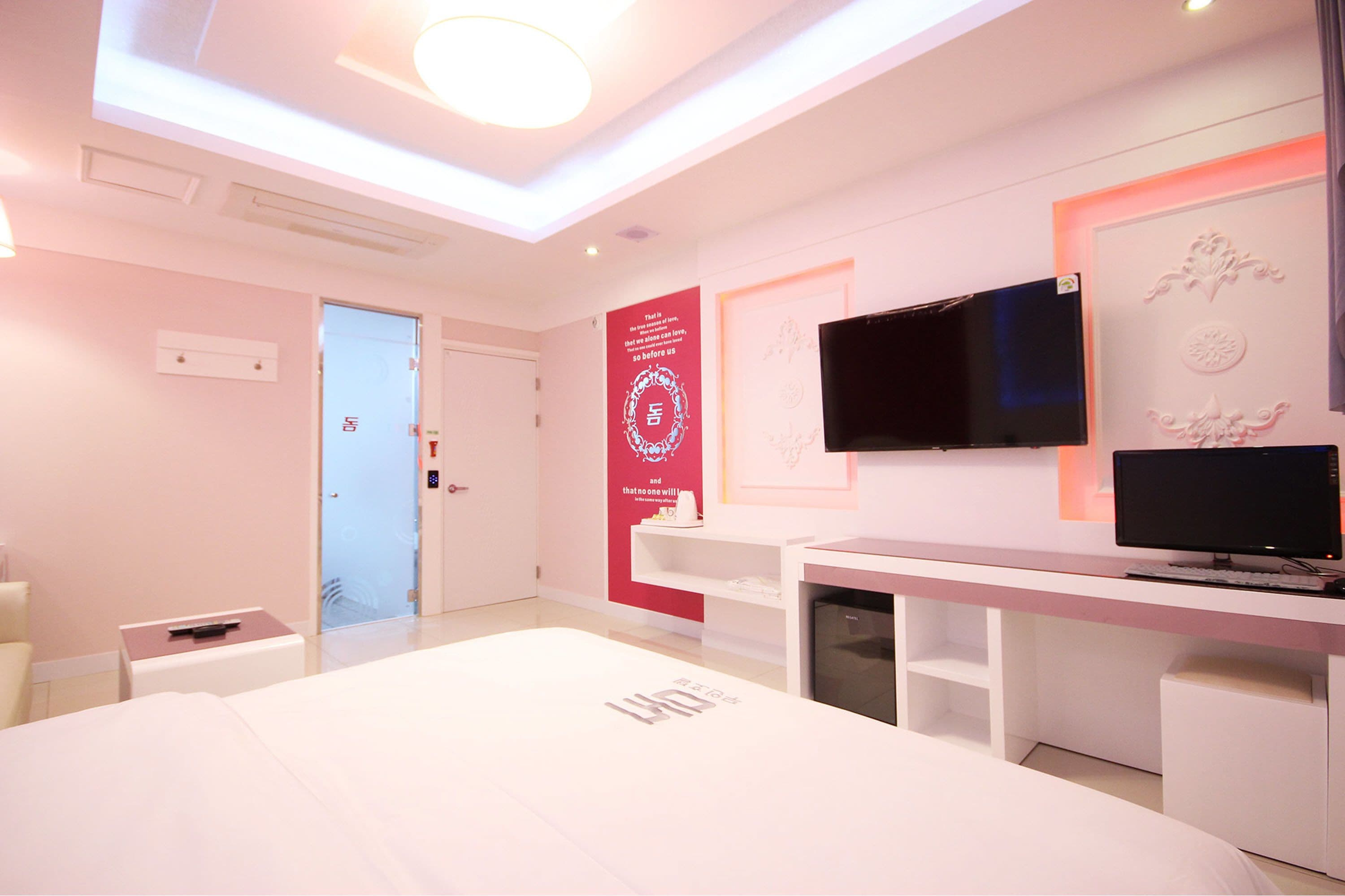 suite | room amenity