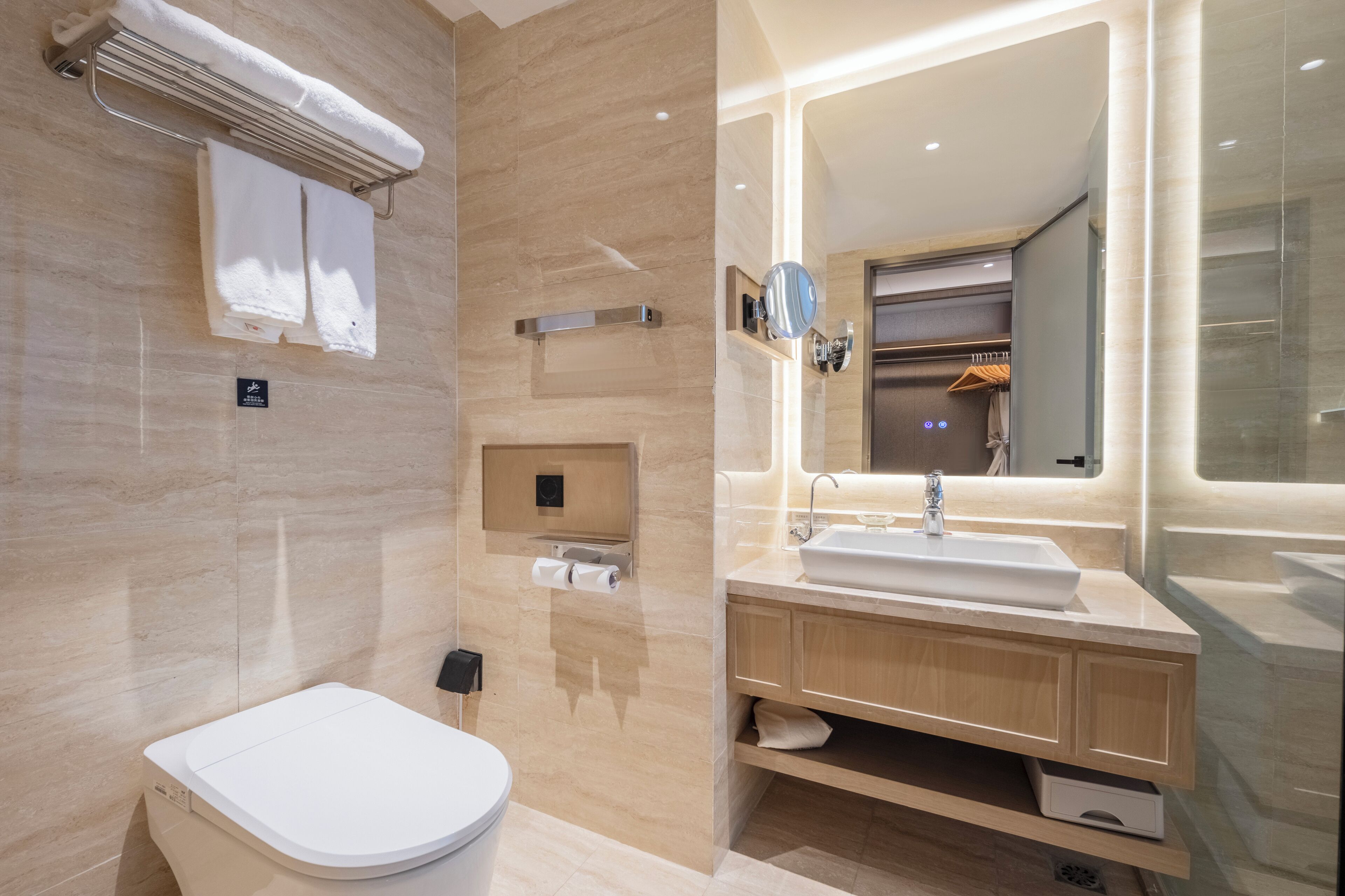 fuga standard room | bathroom | free toiletries, hair dryer, towels