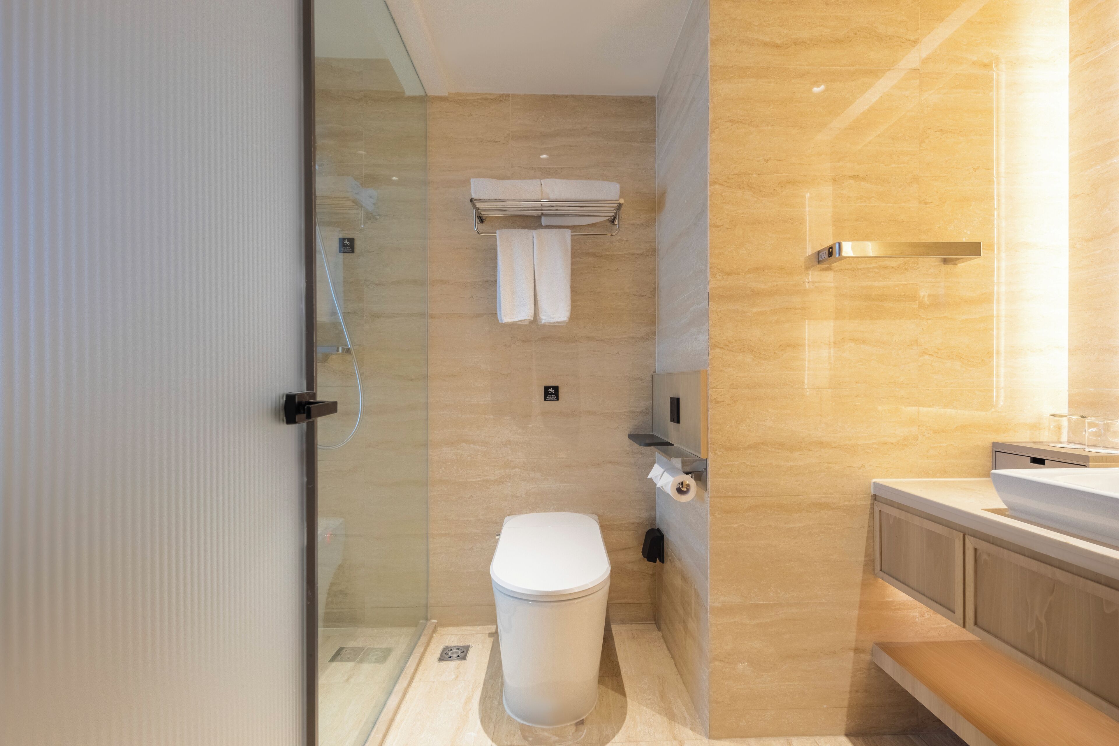 fuga room, ocean view | bathroom | free toiletries, hair dryer, towels