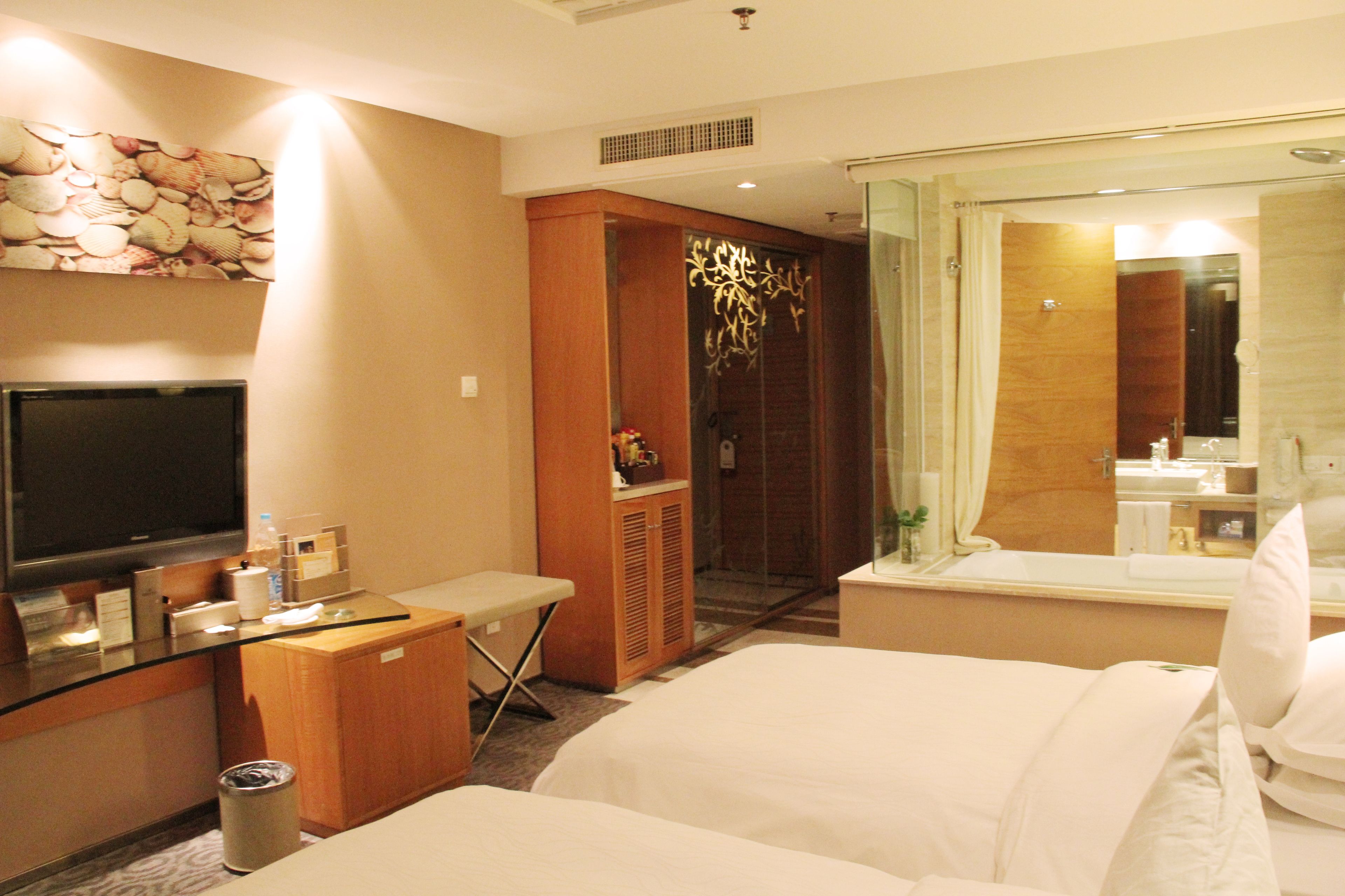 business standard room | minibar, in-room safe, desk, iron/ironing board