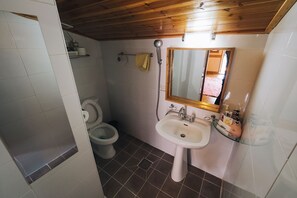 A bathroom with a toilet, sink, and mirror. - Hohomom Guesthouse (Jeonju)