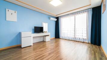 Egyptian cotton sheets, premium bedding, free WiFi