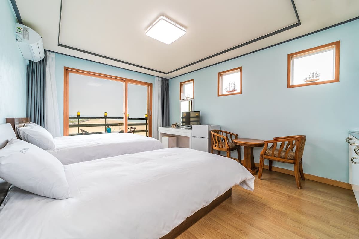 Egyptian cotton sheets, premium bedding, WiFi (free)