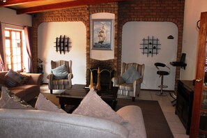 Lobby sitting area - House on York Guest House (Johannesburg)