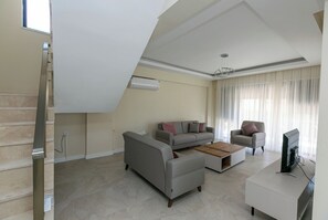 1 bedroom, premium bedding, desk, iron/ironing board - Paradise Town Villa Lisa (Serik)