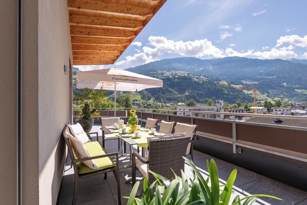 Luxury Apartment (plus cleaningfee 159,- Euro) | Terrace/patio