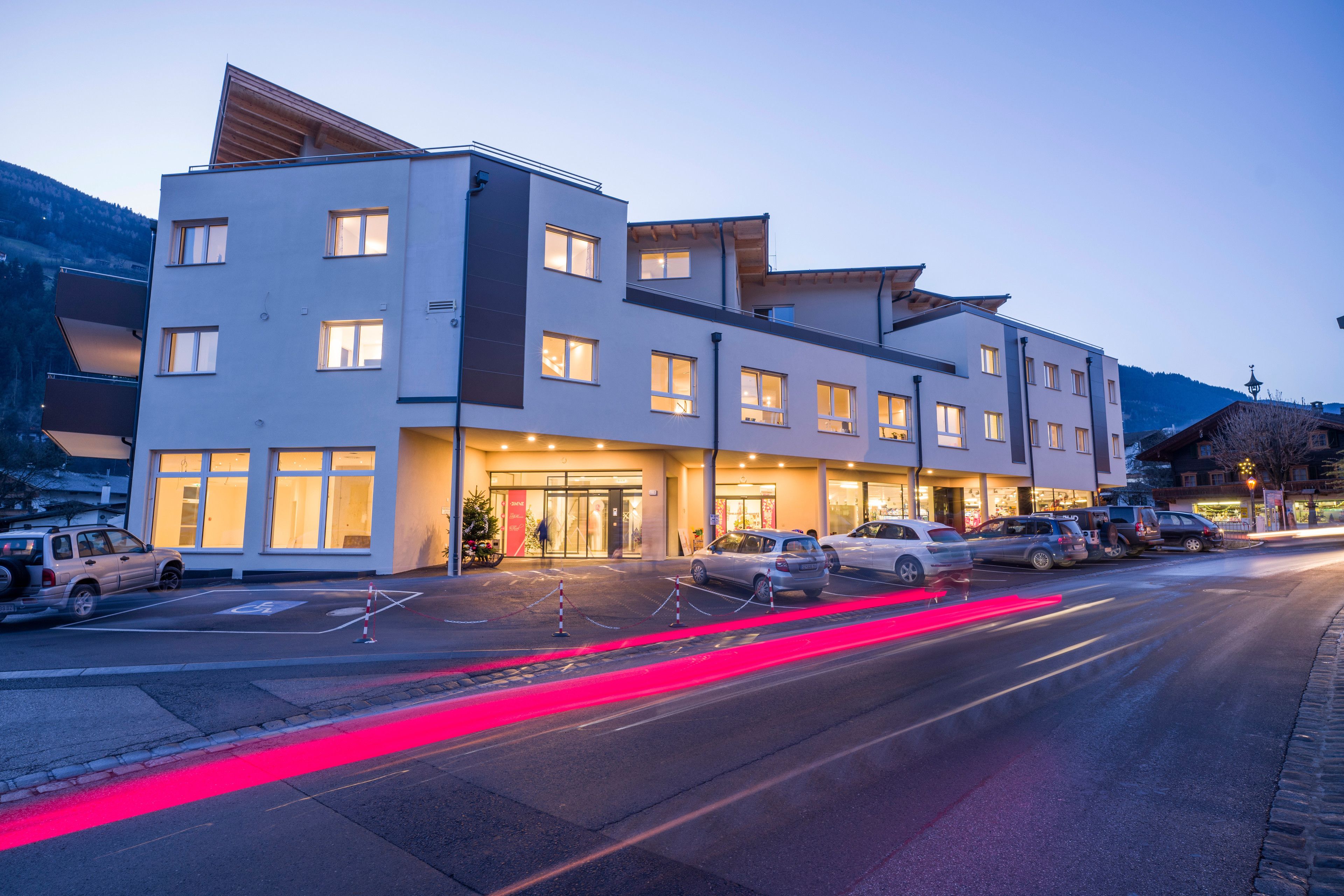 Fassade der Unterkunft – Abend/Nacht