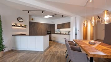 Luxury Apartment (plus cleaningfee 149,-  Euro) | Private kitchen | Fridge, microwave