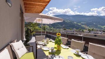 Luxury Apartment (plus cleaningfee 159,- Euro) | Terrace/patio