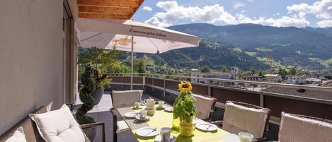 Luxury Apartment (plus cleaningfee 159,- Euro) | Terrace/patio