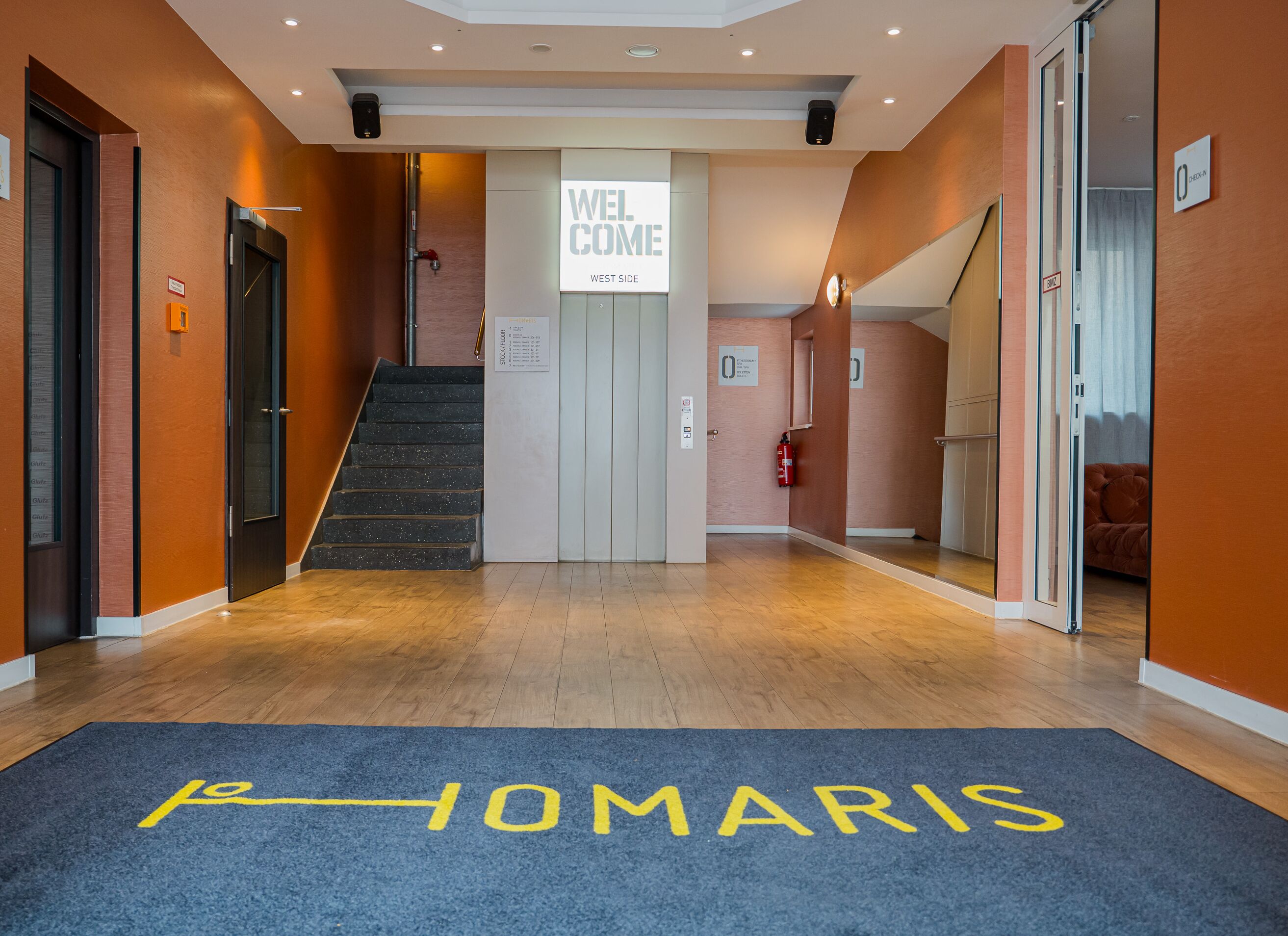 Photo - Homaris West Side