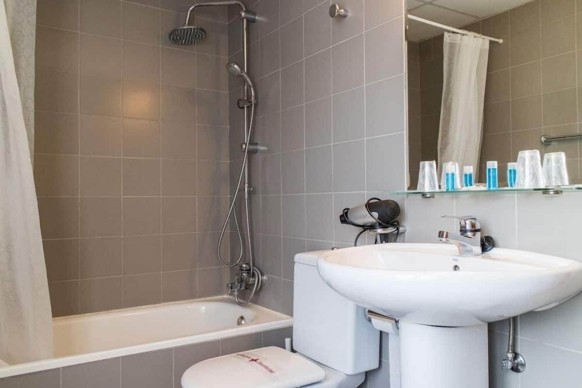 double room, 2 single beds, mountain view | bathroom | bathtub, free toiletries, hair dryer, towels