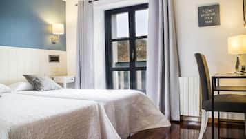 Double Room, 2 Twin Beds, Mountain View | Desk, blackout drapes, free WiFi, bed sheets