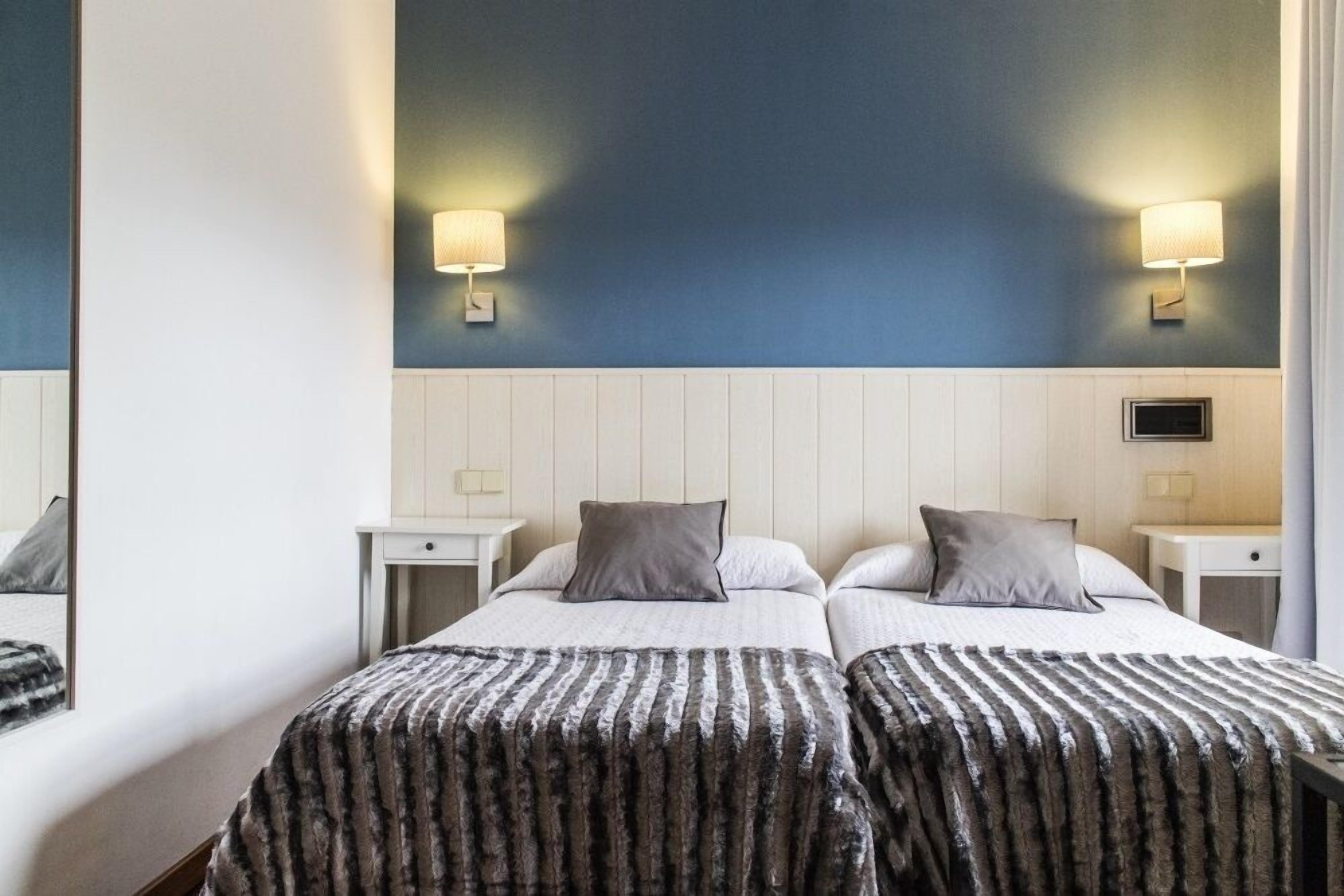 double room, 1 bedroom, mountain view | desk, blackout curtains, free wifi, bed sheets